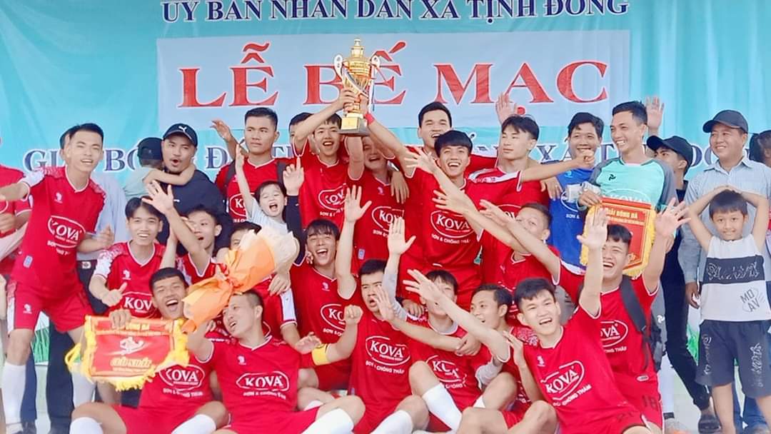 Bế mạc Giải bóng đá truyền thống xã Tịnh Đông lần thứ XIII năm 2023