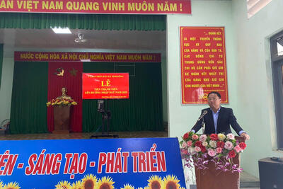 Đồng chí Bí thư Huyện ủy phát biểu tại Lễ tiễn thanh niên nhập ngũ năm 2025