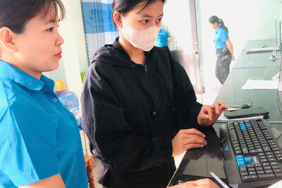 Tổ hướng dẫn cho người dân và doanh nghiệp thực hiện TTHC và cài đặt TK VNelD, AAP Công dân,