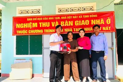 Nghiệm thu và bàn giao nhà ở cho hộ nghèo, hộ cận nghèo, hộ chính sách thuộc Chương trình xóa nhà tạm, nhà dột nát trên địa bàn xã Tịnh Đông